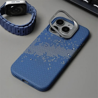 Carbon Look Telefoonhoes met Metalen Stand (Iphone 13/14 ook voor 15/16 beschikbaar)